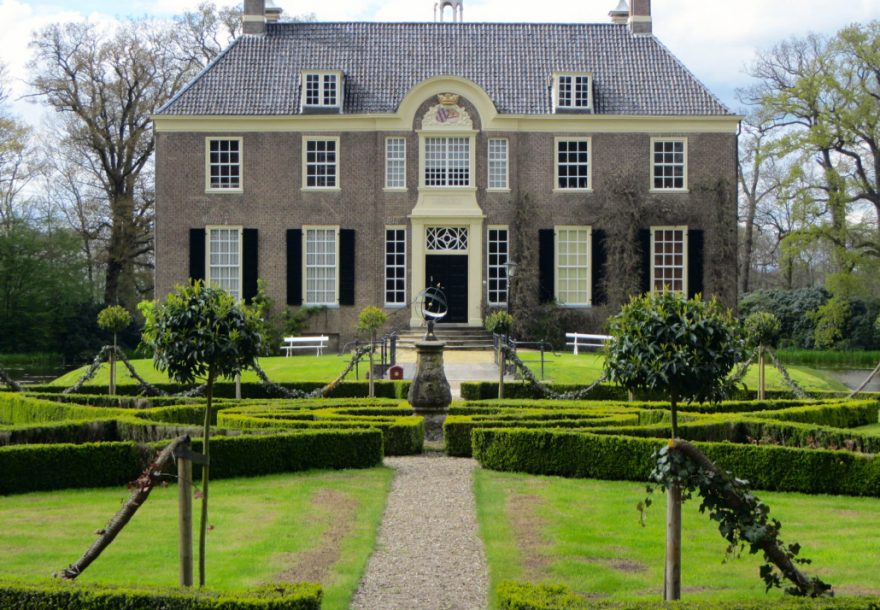Drie nieuwe Nivon-wandelgidsen op de stapel