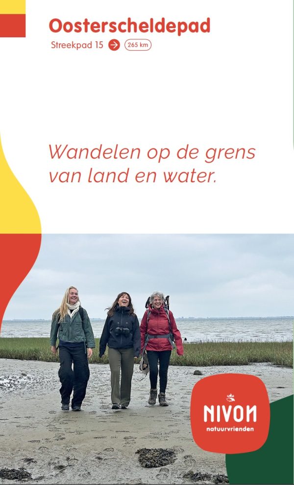 Voorzijde Oosterscheldepad gids: drie wandelende dames in de Oosterschelde